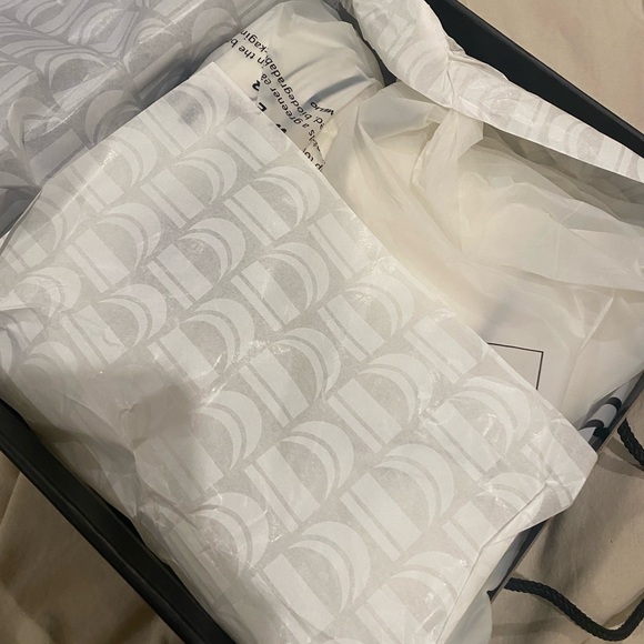 D’Amelio white shoes - Picture 2 of 6